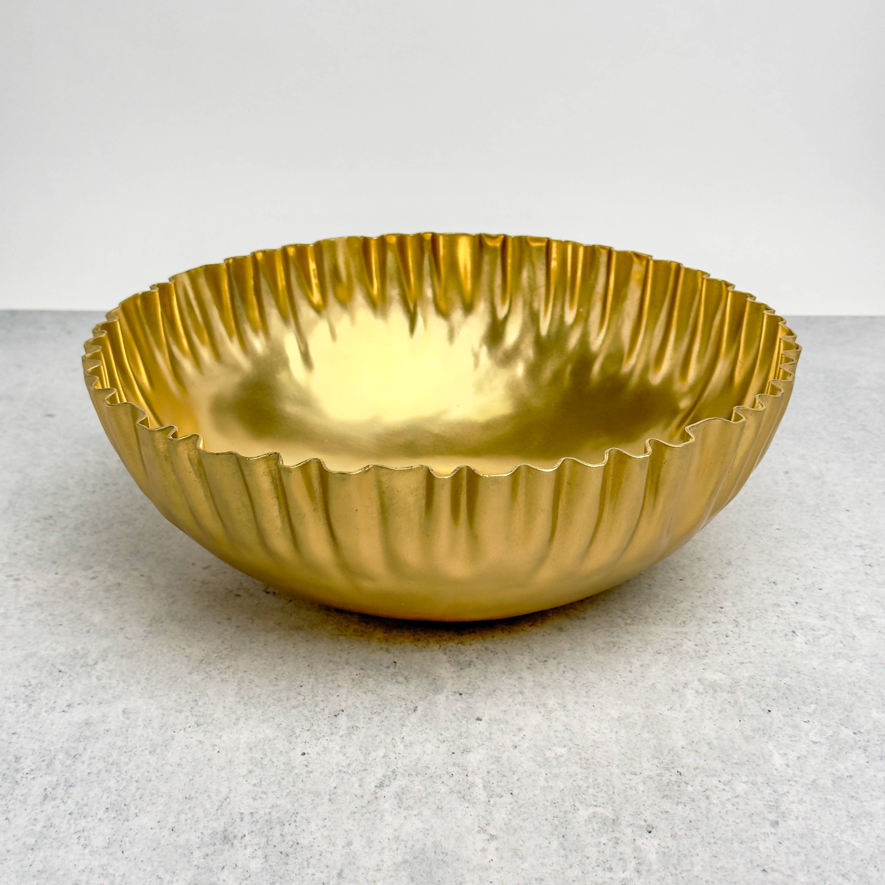 India Handicrafts Inc – wholesale Decorative plate/dish/bowl – Gilded Ripples Bowl, Small3