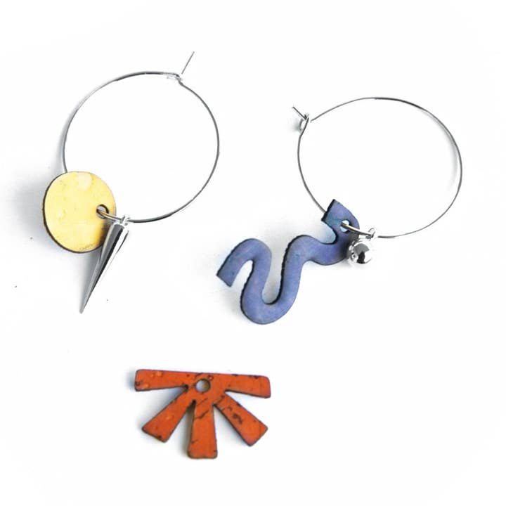 Les minis SUNNY – Boucles d’oreilles dépareillées pour la vente par Matcha Paris