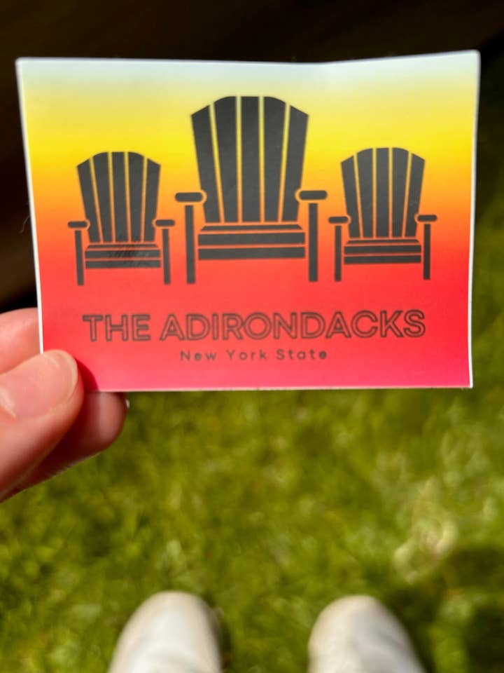 The Adirondacks | ADK | Regalos de senderismo | Parque Estatal Adirondack | Mount Marcy | Whiteface | Adhesivo para botella de agua | 46er | Sillas Adirondack para venta al por mayor de Just Wandering Co.