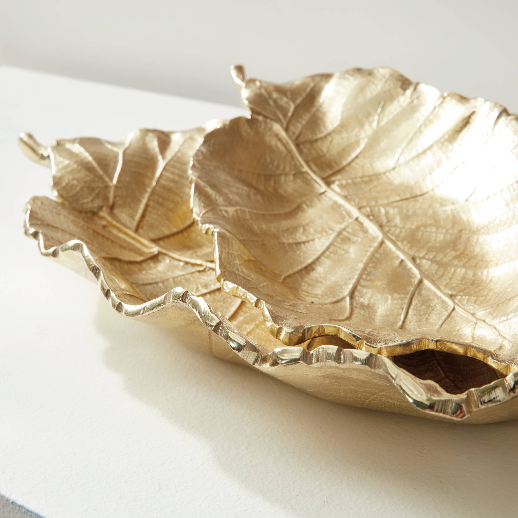 Napa Home & Garden - Vente Plateaux décoratifs - Plateau Feuille Grand Alegra, Or - Plateau de Service en Aluminium Massif4