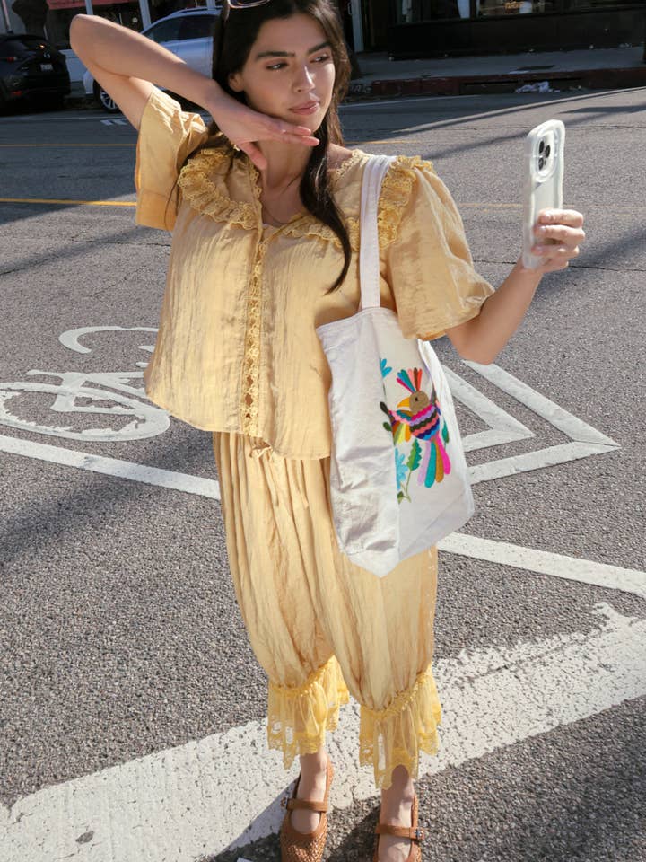 NT12512-Blondekantet Knap-ned Bluse Top for engroshandel hos VERY J