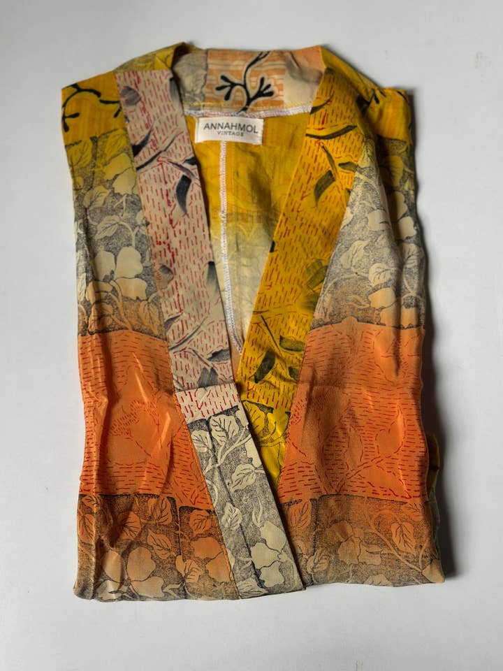 Annahmol - Wholesale Blouse - Women's - Vintage Silk Kimono Top: Free Size: BEST SELLERĀ : OOAK24