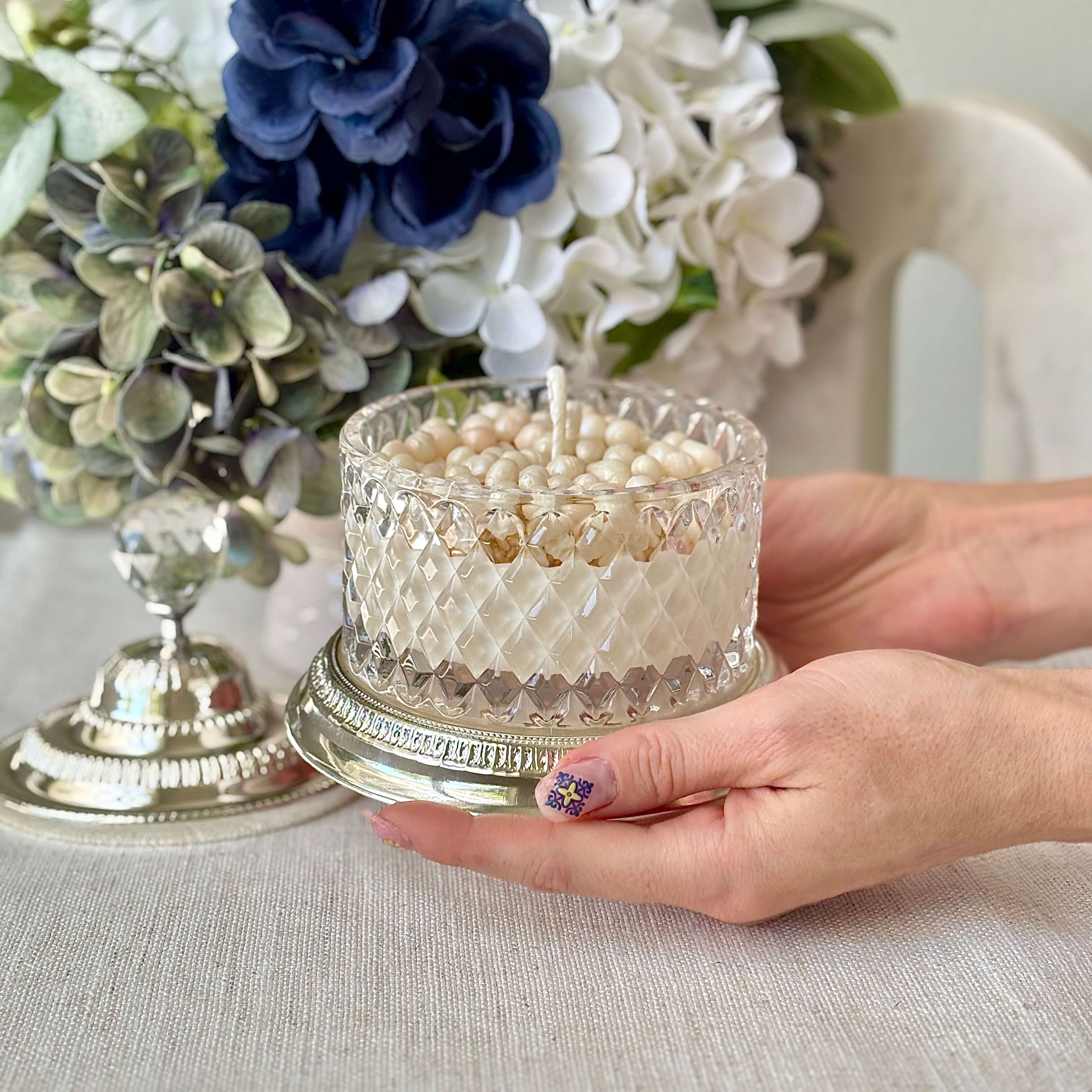 OH MY BOX – Großhandel Kerze im Glas / gefüllte Kerze – Elegante Perlenkerze in einem Kristallglas1