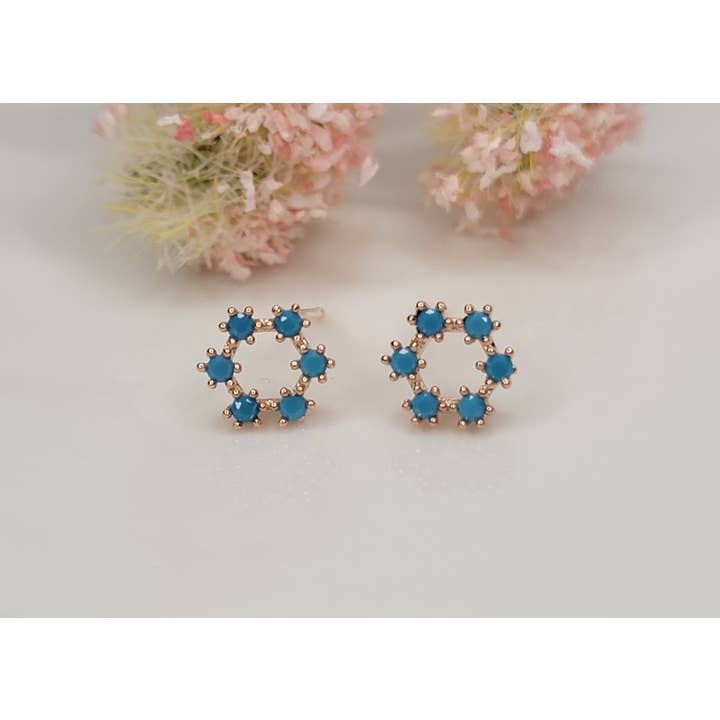 Boucle d'oreille Mini Flower Post pour la vente par BETTYOH INC