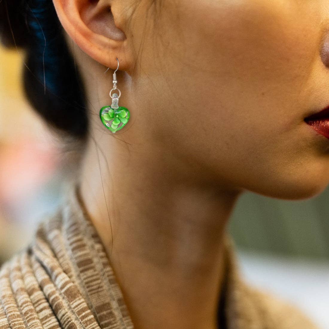 BESHEEK JEWELRY – Großhandel Ohrhänger – Wunderschöne, von Künstlern gefertigte Glasohrringe in Herzform3