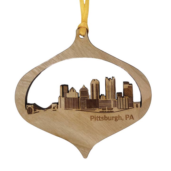 Adorno de Madera de Cerezo Cortado con Láser del Skyline de Pittsburgh para venta al por mayor de Gifted Hands Gifts