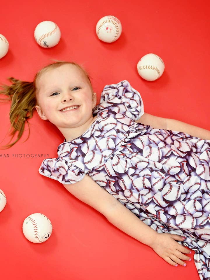 Vestito svolazzante in seta e latte di baseball per la vendita all'ingrosso da parte di Great Lakes Kids Apparel