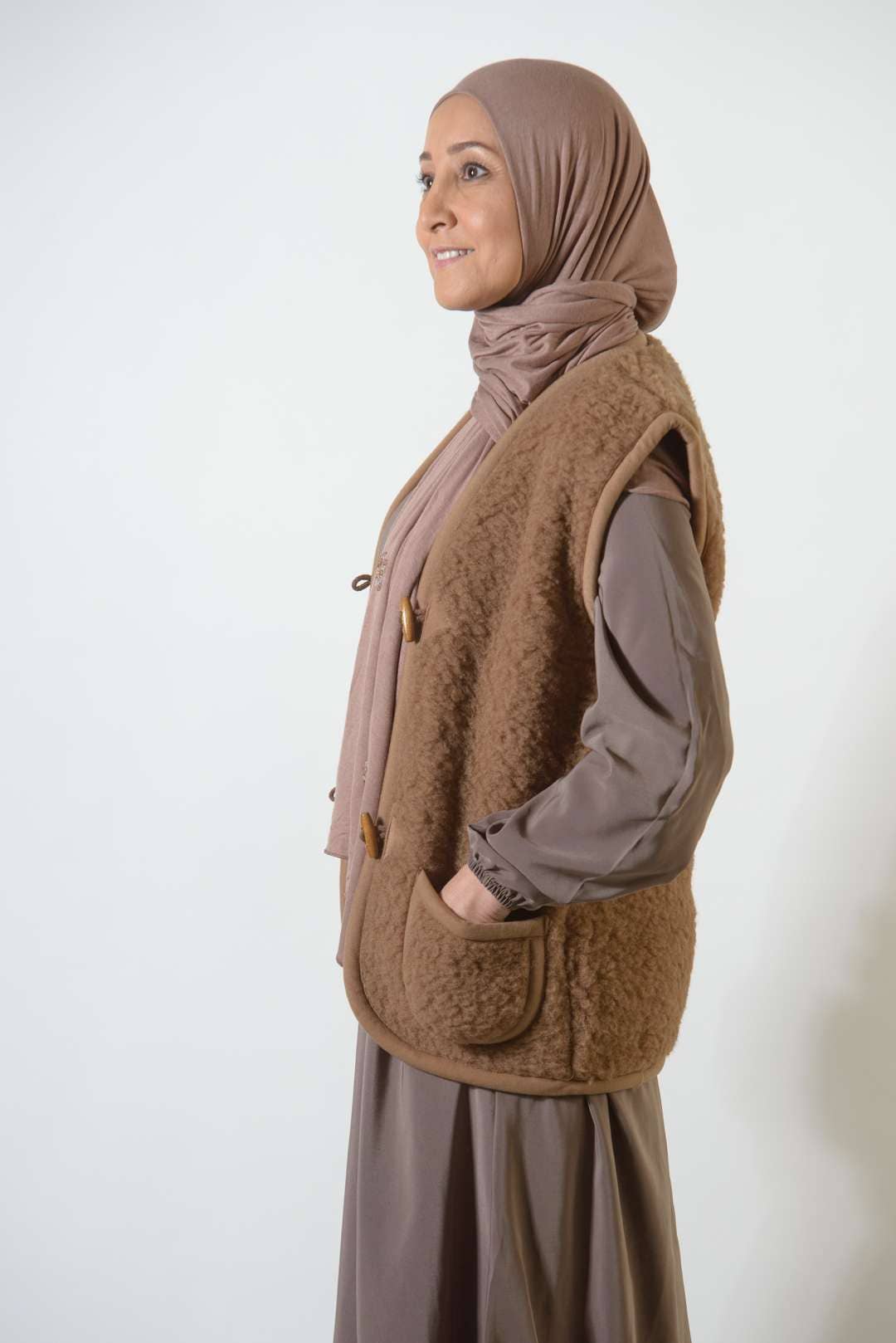 We Are Wovens – wholesale Outerwear Vest - Women’s – Bodywarmer Van Wol - Espresso - Volwassenen4