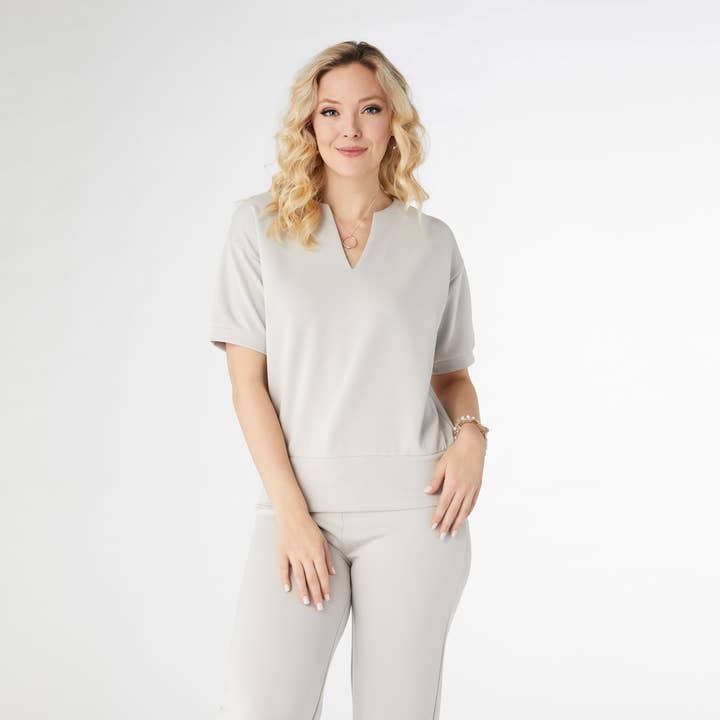 COCO + CARMEN - Wholesale Knit Top - Women's - Hilarie V-Neck Short Sleeve Banded Top