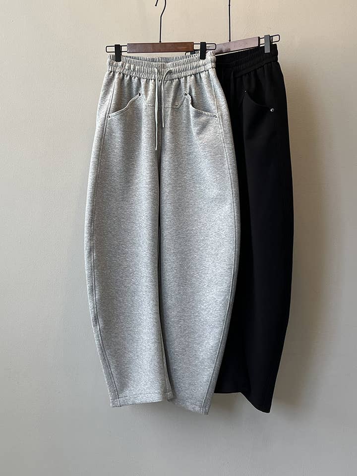 Rosa Clothing - Wholesale Athletic Sweatpants/Joggers - Women's - Elastic waist Slouchy Curved leg Barrel sweatpants