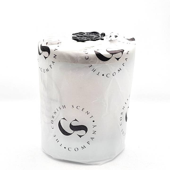 Premium double wick candle Hedgerow for wholesale by The Cornish Scent Company