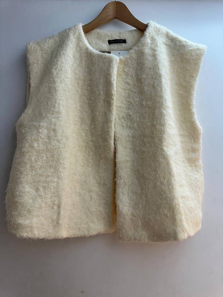 LORIANE - Wholesale Outerwear Vest - Women's - 250195 Plain sleeveless vest4