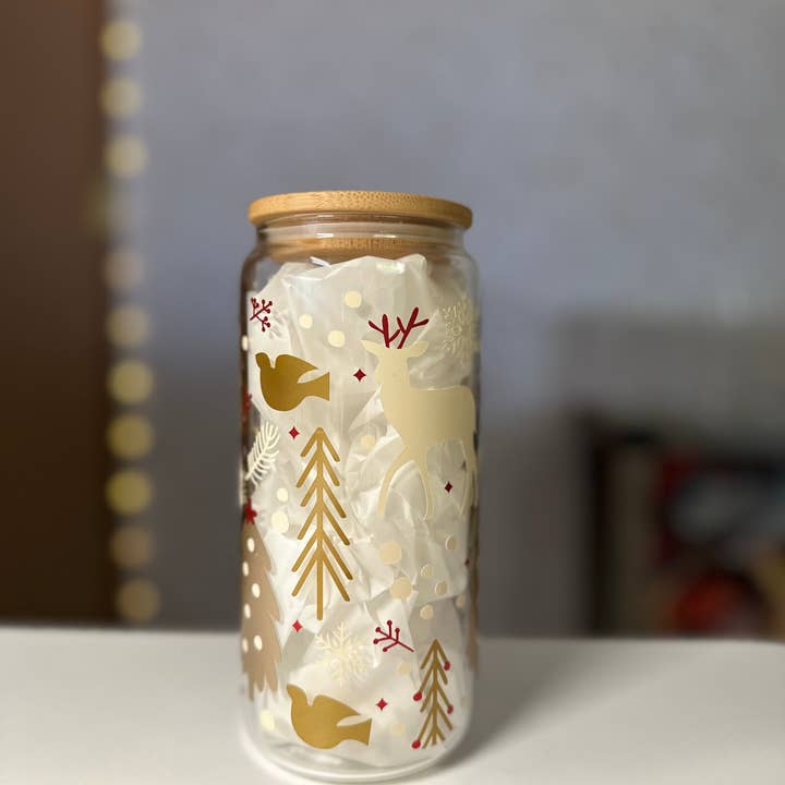 SKS Design Studio - Venta al por mayor Vaso/copa - Winter Magic | Vaso de vidrio de 20 oz con tapa de bambú y pajita