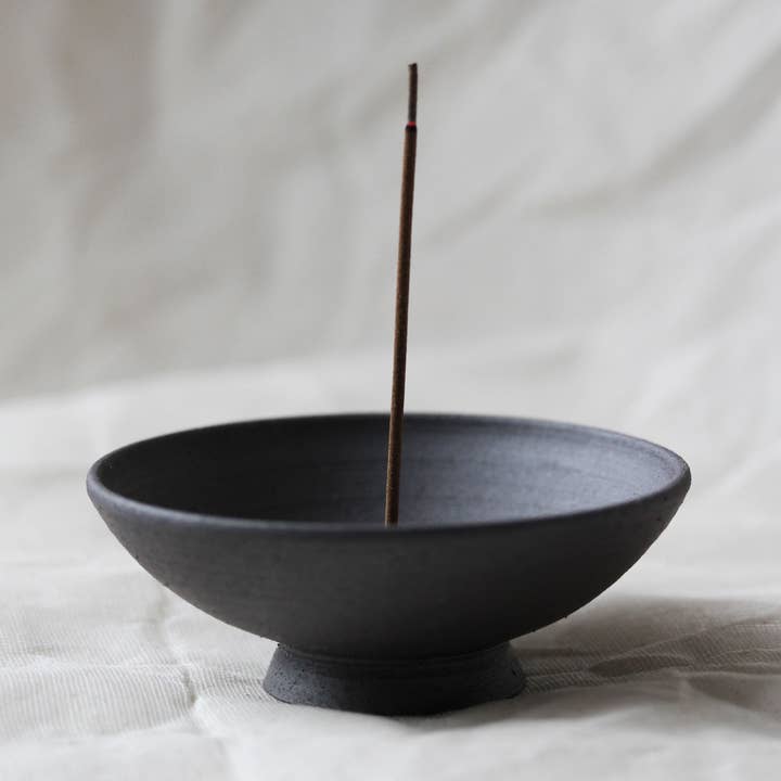 Mineral Purple, Incense Chalice in Terracotta. Zen. Artisan for wholesale by Ume Incense