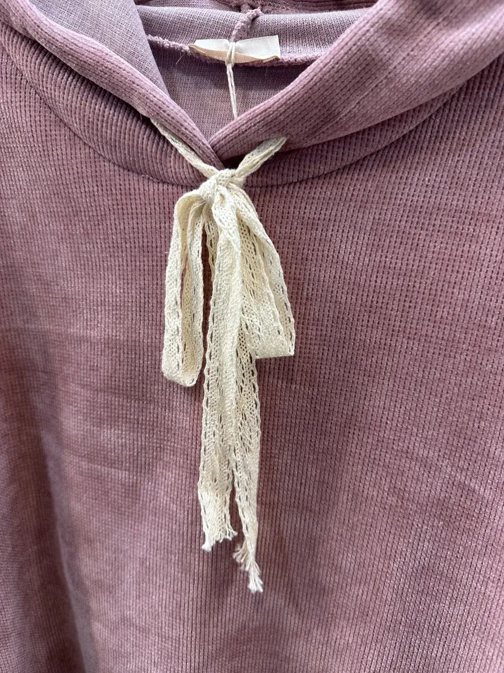 Mimi & Gogo – Engroshandel Hoodie – Kvinder – Velourhættetrøje med blonder og snøre5