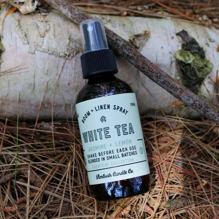 Thé blanc | Spray d'ambiance au jasmin et au citron 4 oz avec linge pour la vente par Ambush Candle Co.