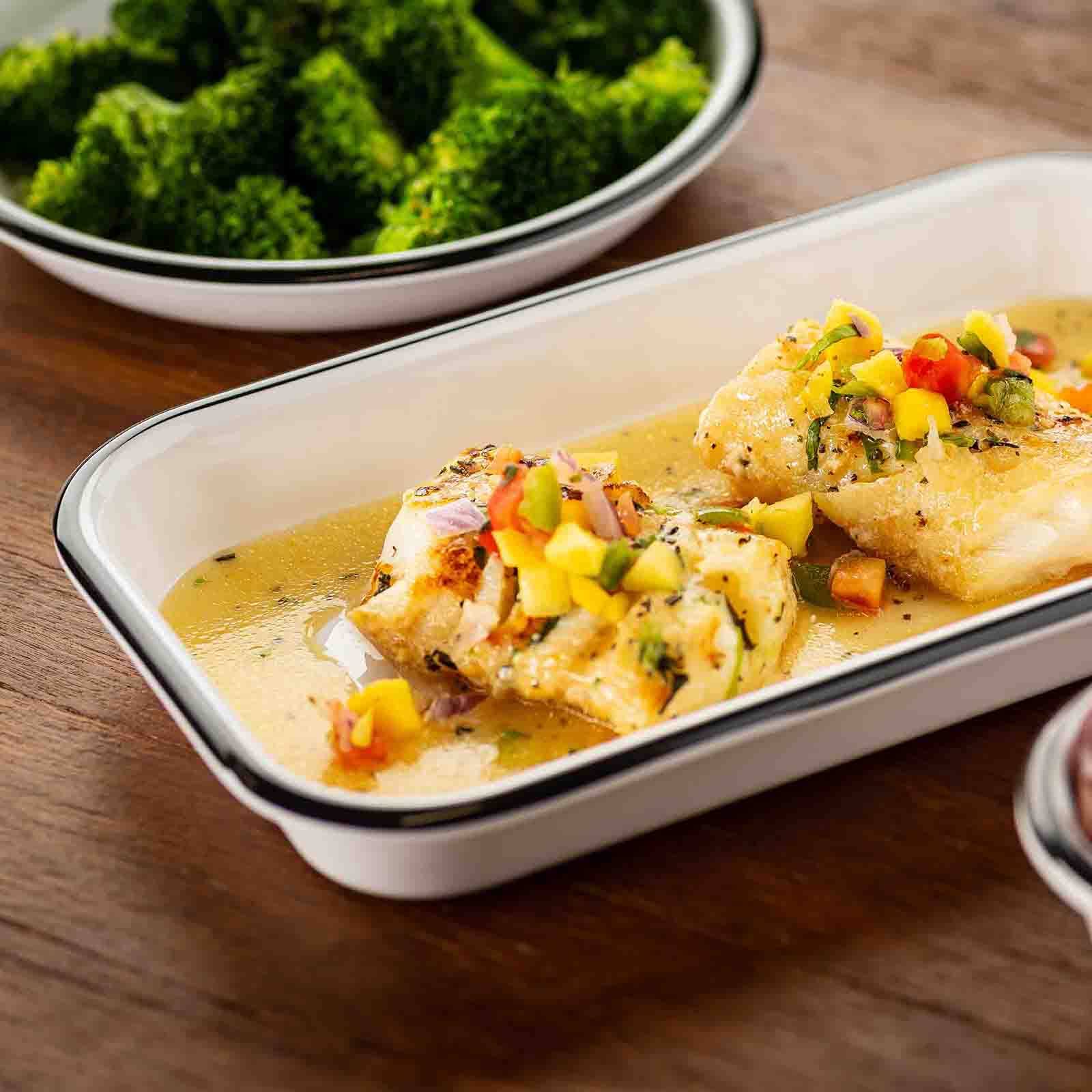 TableCraft Products Company - Wholesale Serving Tray - Canteen Collection Melamine Tray, White/Black, 10.25 x 6"15