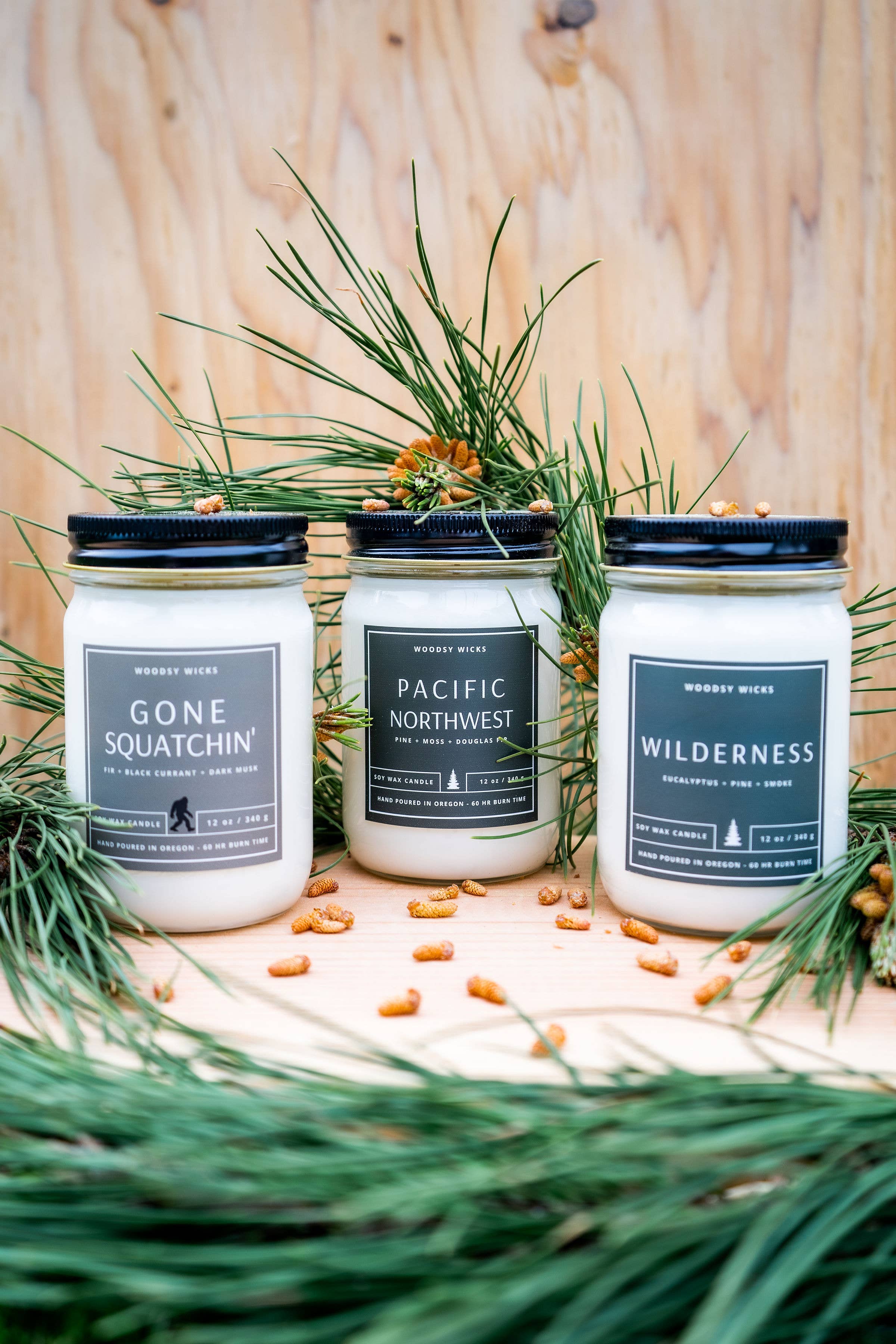 Woodsy Wicks - Vendita all'ingrosso Candela in vasetto - Candela Bigfoot Gone Squatchin' - Cera di Soia - Sasquatch2