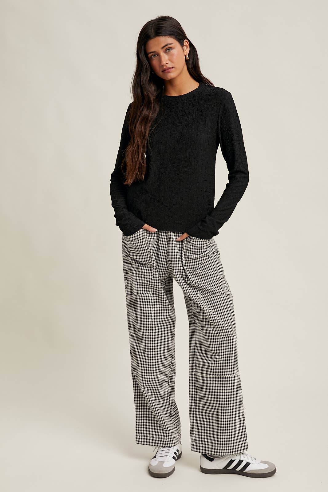 ZWART BASIC GEPLOOIDE BREISEL TOP / WL25-10849 voor groothandel op Faire1