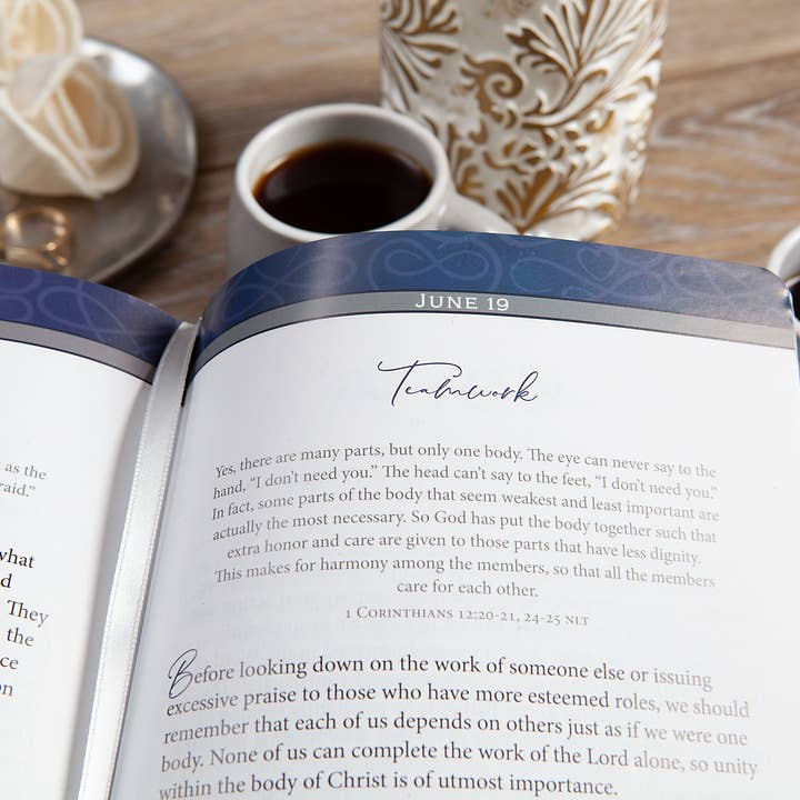 BroadStreet Publishing Group, LLC - Wholesale Religion Book - Daily Strength for Couples (Valentine's Day Gifts)1