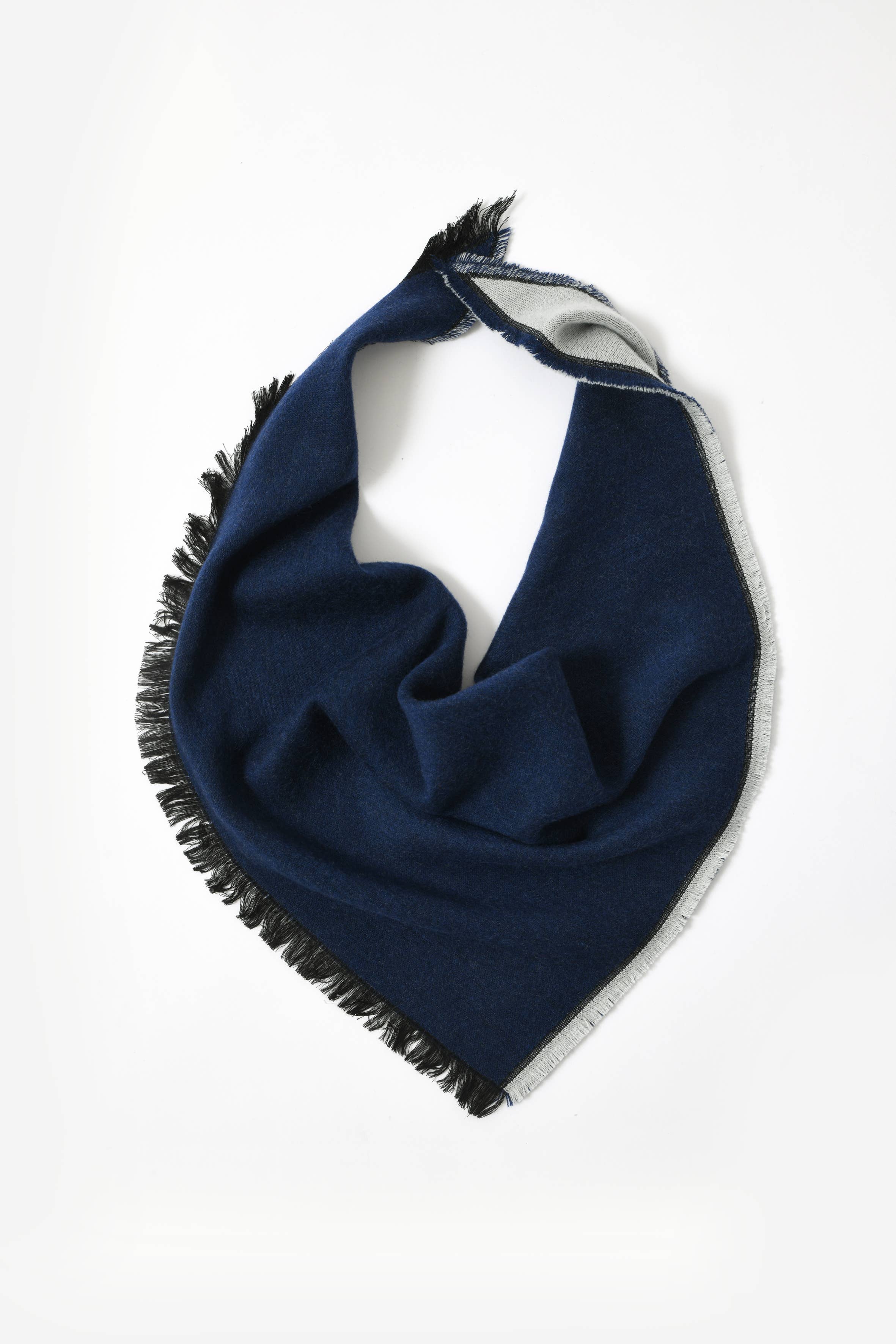 Abstract - Vente Bandana – femme - Bandana triangulaire en laine avec petites franges11