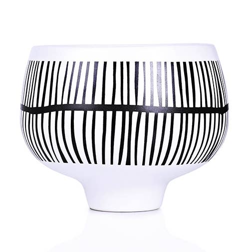Ohno Home Accessories Burgos Vase - White and other Purchase Wholesale articulos navidenos. Free Returns & Net 60 Terms on Faire trending on Faire.