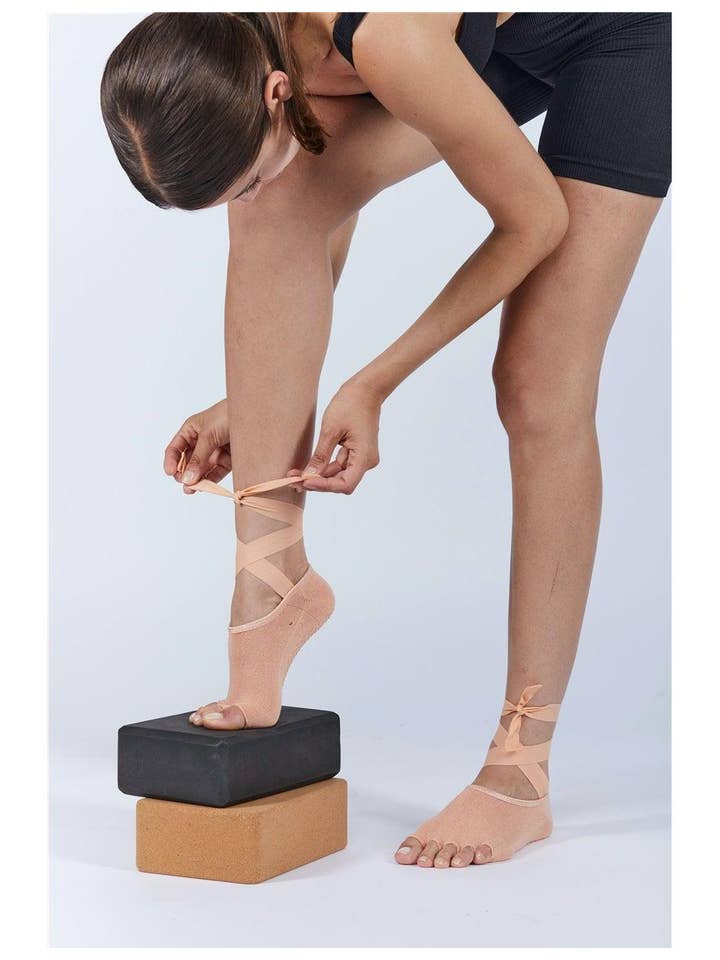 Onamaste - Venta al por mayor Calcetines - Mujer - Calcetines de yoga antideslizantes con encaje2