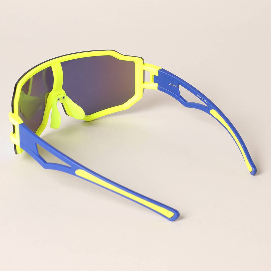 12 BLANDADE FÄRG Ljusfärgad ram tonade linser Sport solglasögon för wholesale på Faire6