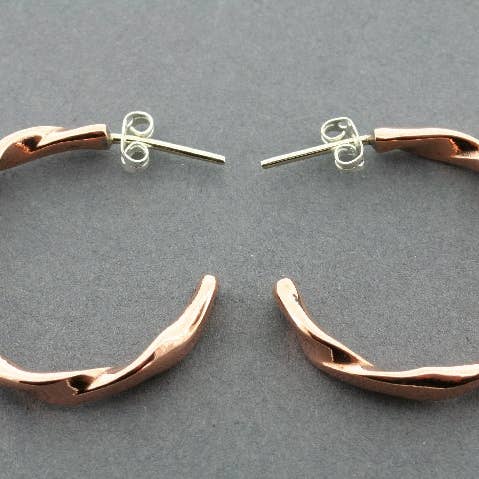 Boucle d'oreille en anneau de cuivre tissé pour la vente par Makers & Providers