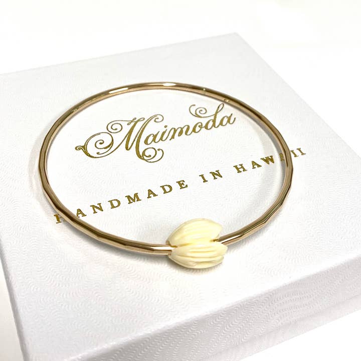 Bracciale con perline Pikake (B466) per la vendita all'ingrosso da parte di Maimoda Jewelry