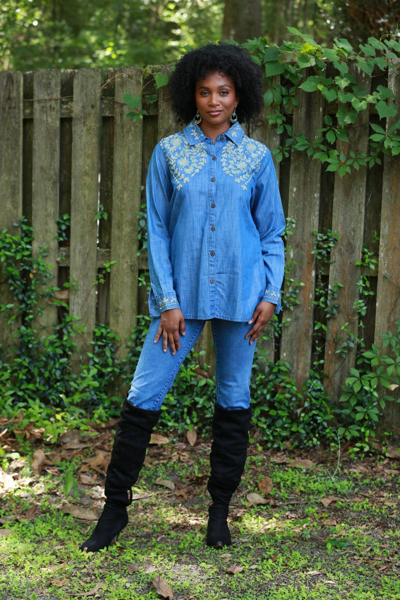 Sacred Threads - Vente Chemise à col boutonné – femme - Chemise en denim brodée bohème2