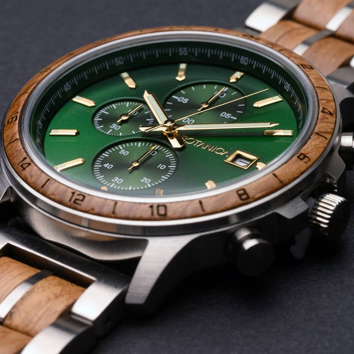 Montre en bois et acier pour hommes Bois de whisky et cadran vert Boîtier argenté | Hawking pour la vente par Bear Essentials