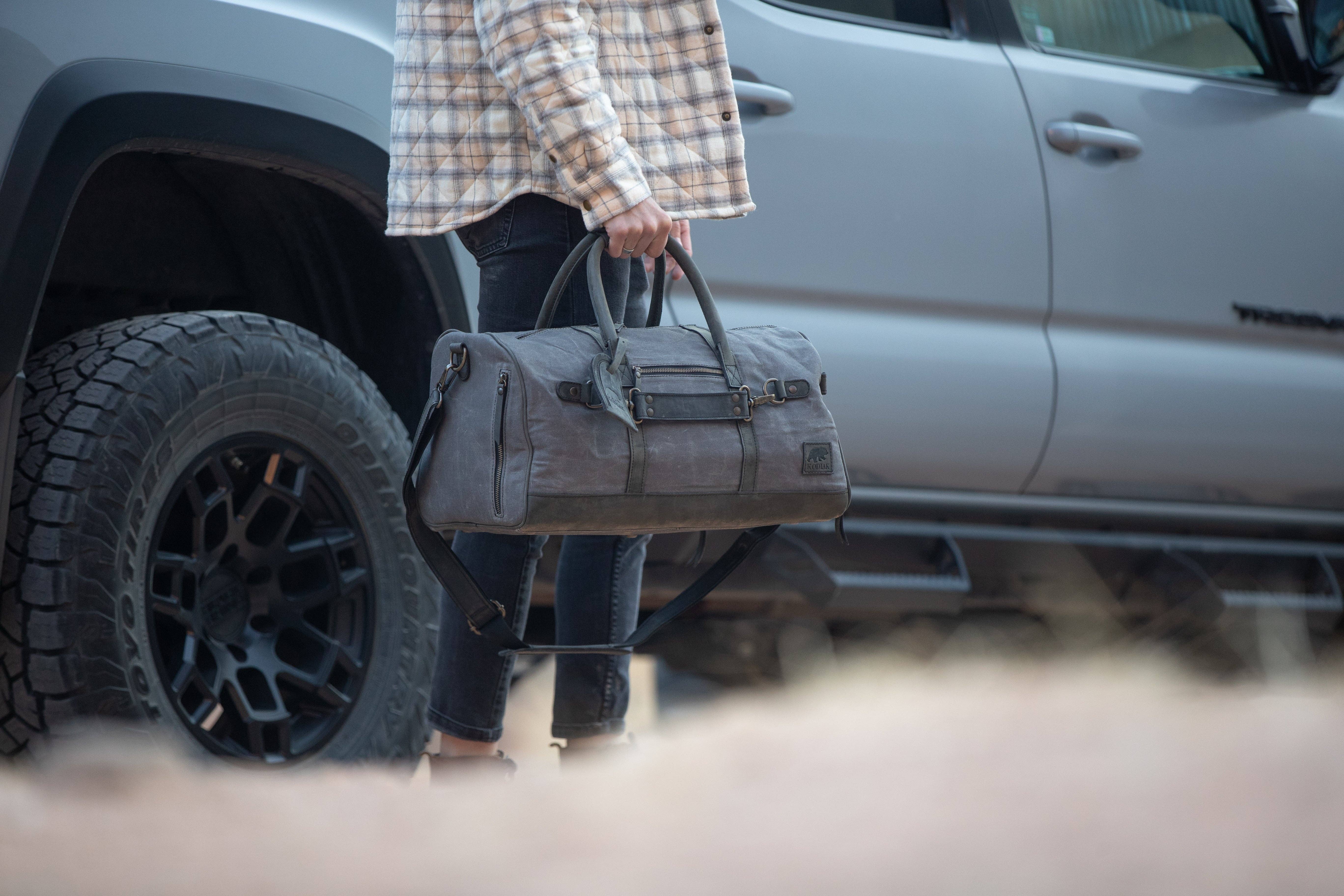 Grå 45L Canvas Weekender för wholesale på Faire2