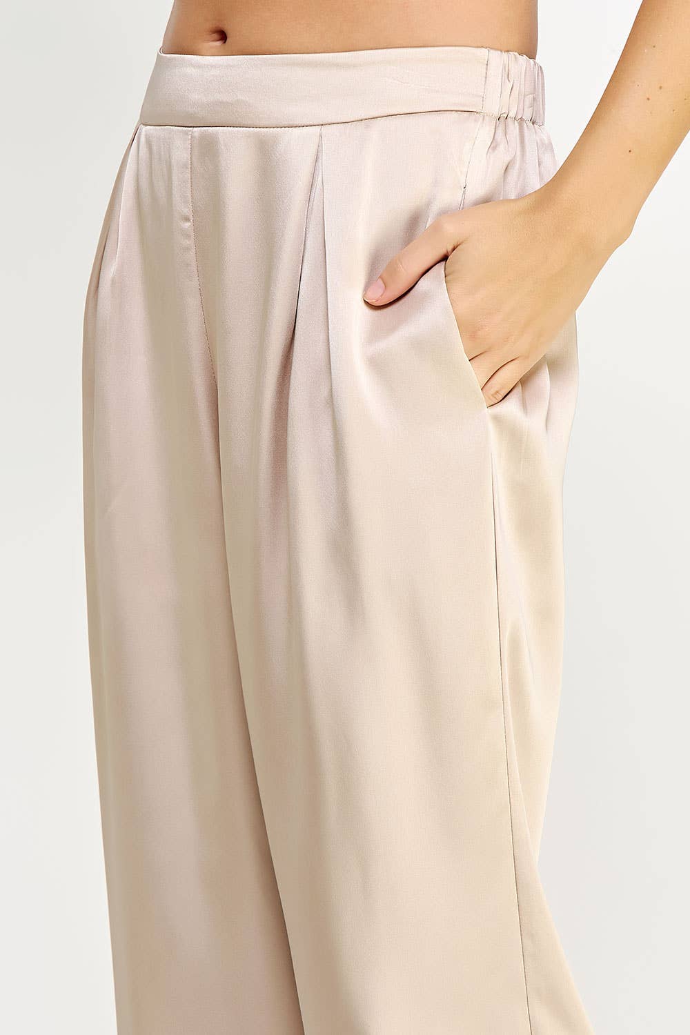 Strut & Bolt - Vendita all'ingrosso Pantalone - Donna - Pantaloni in raso a gamba larga con piega frontale11