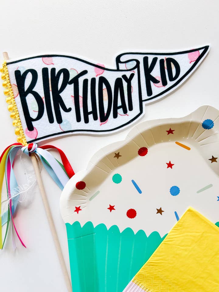 Drapeau d'anniversaire en feutre pour enfant pour la vente par Goldie Letter Company