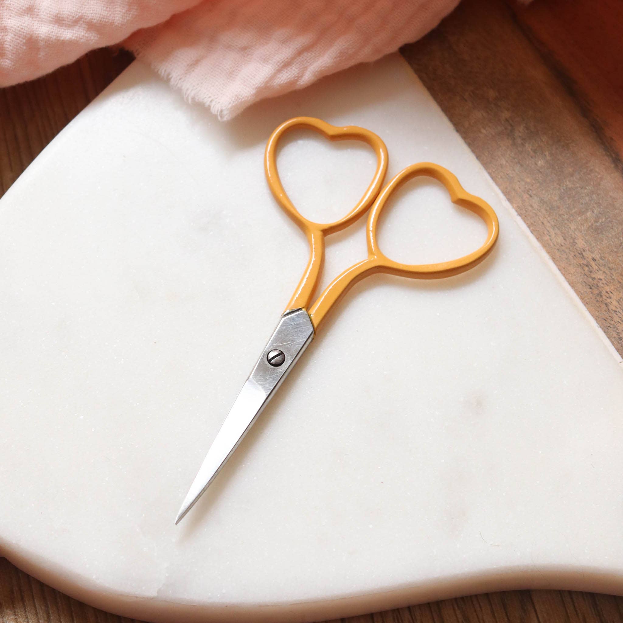 Lise Tailor - Wholesale Embroidery/Cross Stitch Supplies - Heart Embroidery Scissors5