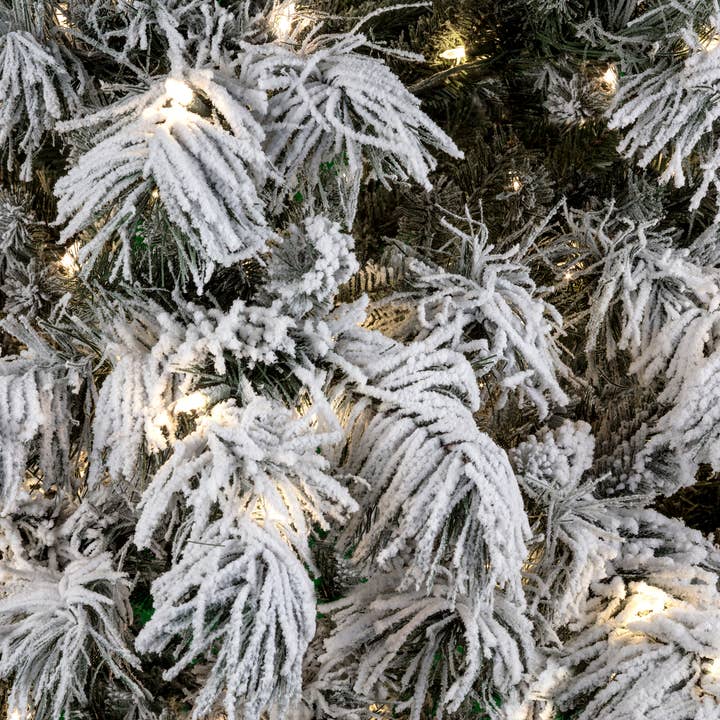 Haute Decor - Vente Sapin de Noël artificiel - Sapin de Noël artificiel floqué Berkshire pré-éclairé de 7,5 pieds4