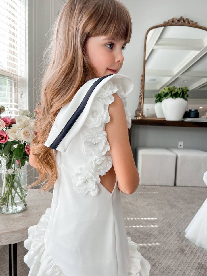 Petite Maison Kids – Großhandel Kleid – Kinder – Alex Weißes Rüschenkleid mit schwarzer Kontrastlinie17