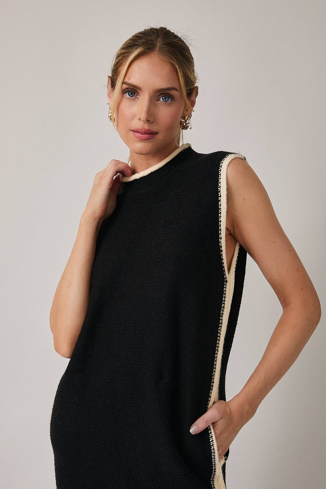 BLACK CREAM MOCK NECK SLEEVELESS SWEATER DRESS for wholesale on Faire4