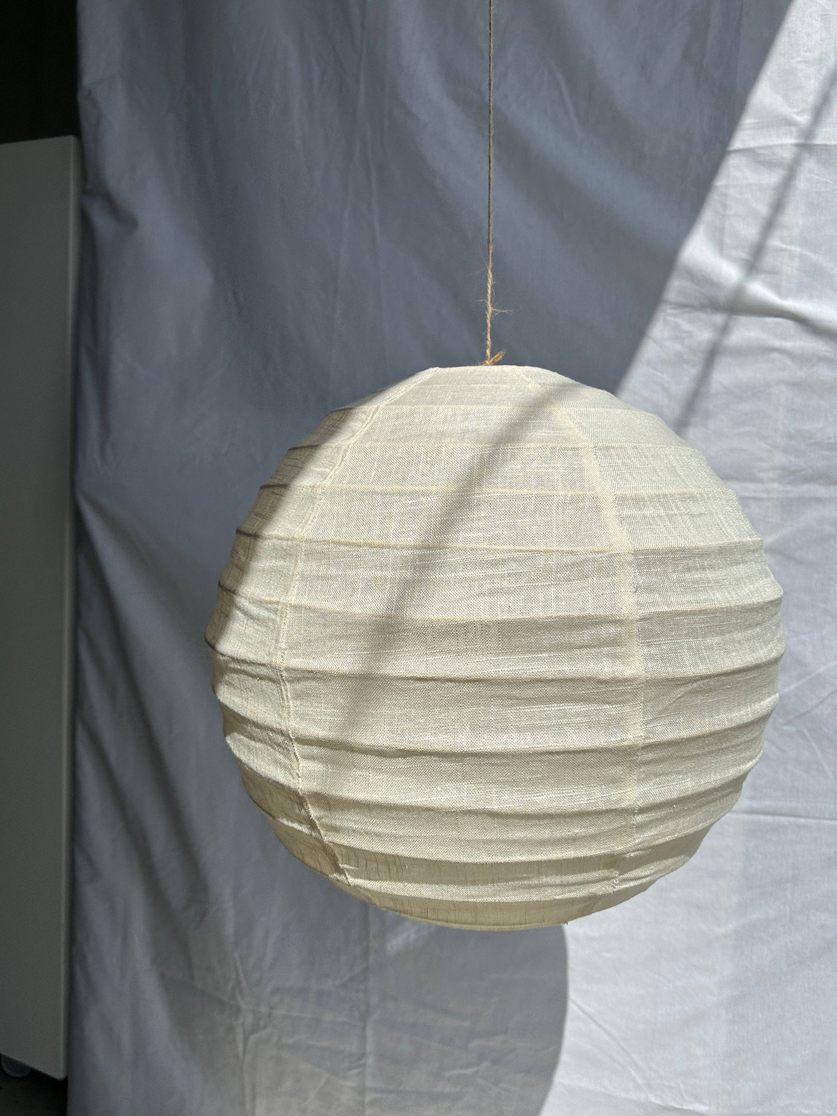 Office Objets - Wholesale Chandelier/Hanging Light - Medium round Japanese-style pendant light in rattan and natural linen D:408