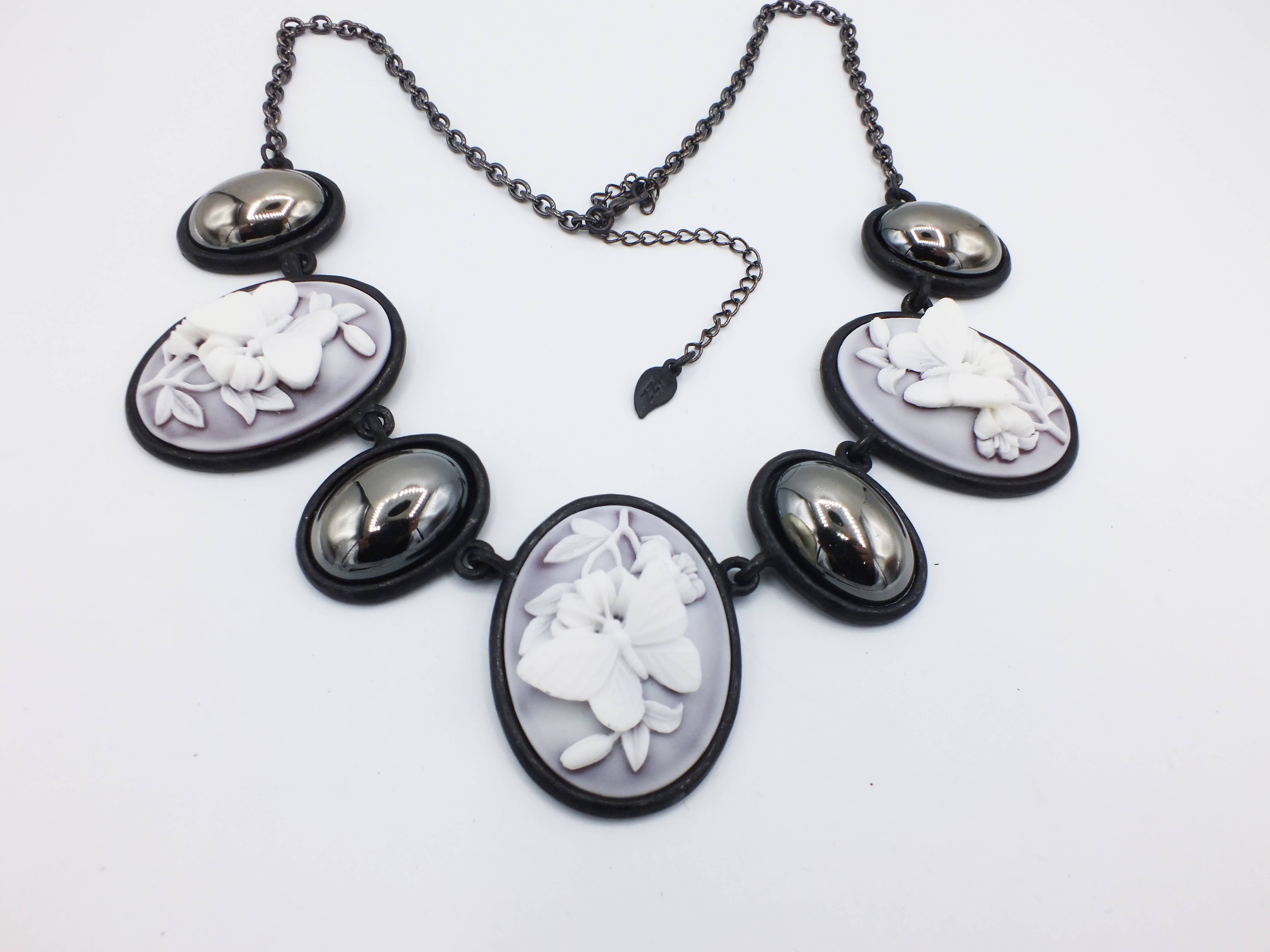 Fizz - Wholesale Pendant/Charm Necklace - Seven Cabochon "Grand" Necklace5