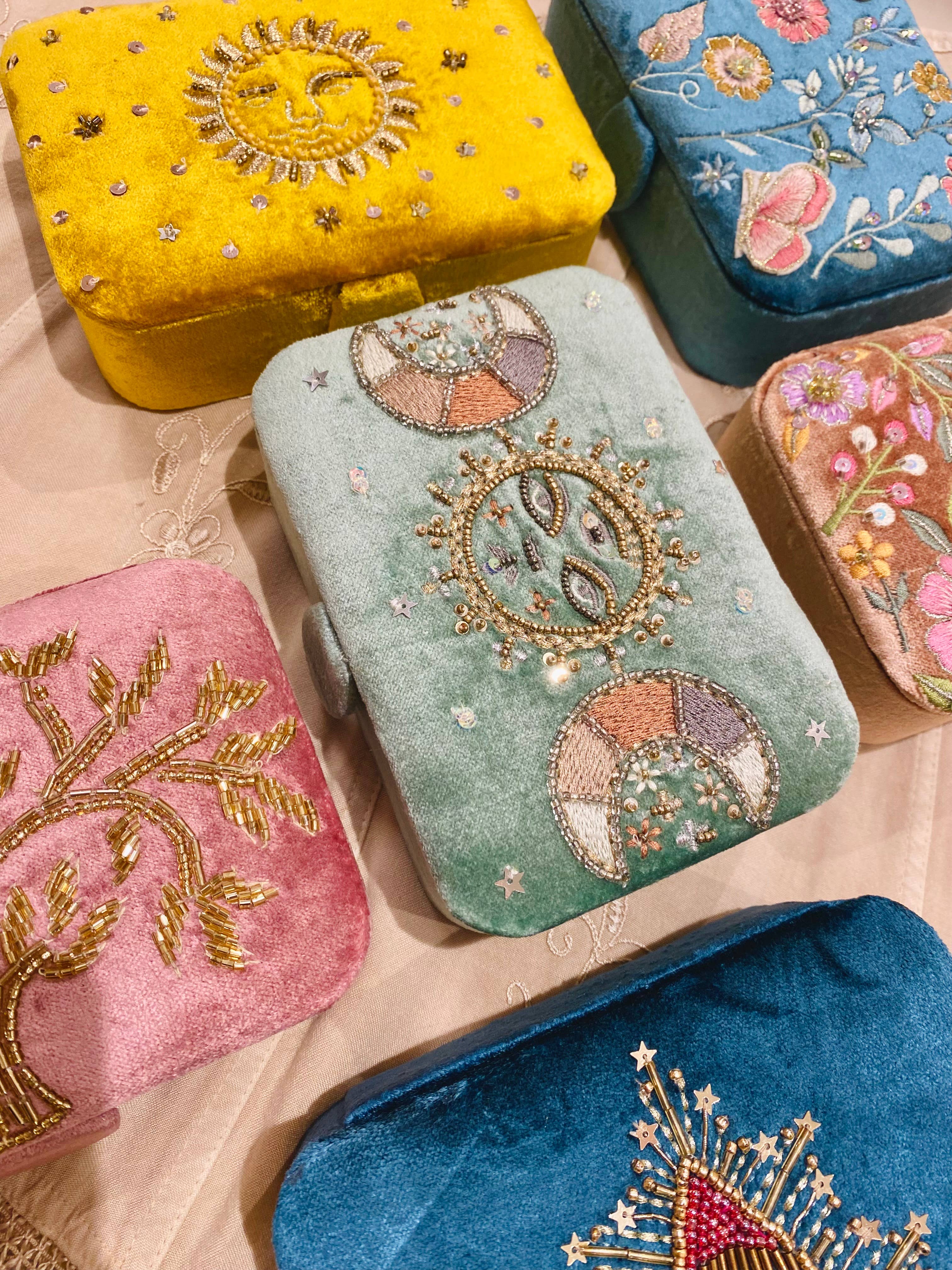 Temple of Treasure – wholesale Smyckeskrin och organisatörer – Sol Måne Ljusblå Sammet smyckeskrin7