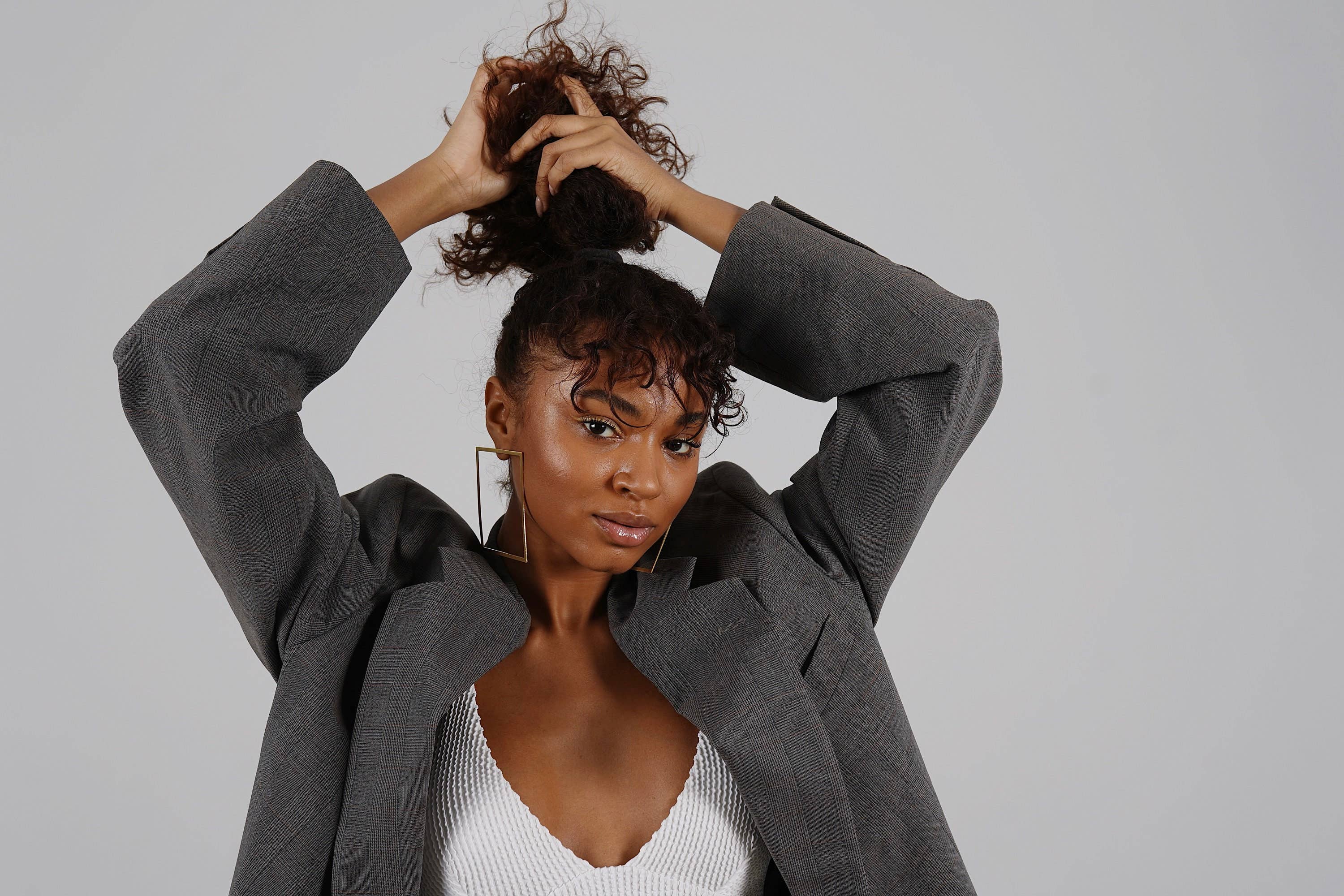 Laka Luka – Engroshandel Hoops – Oversized guldbelagte geometriske firkantede hoops8