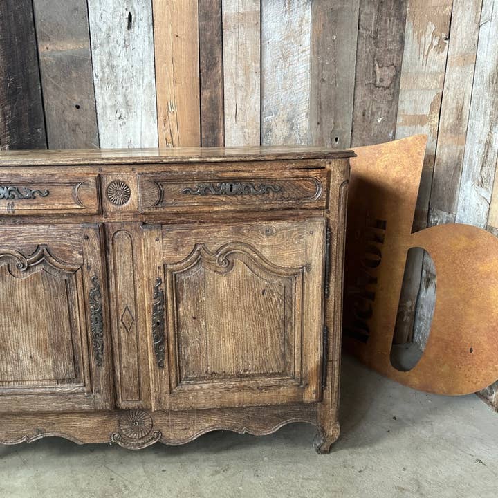 Aparador de Alacena de Castaño Francés, C 1790 para venta al por mayor de belvoir