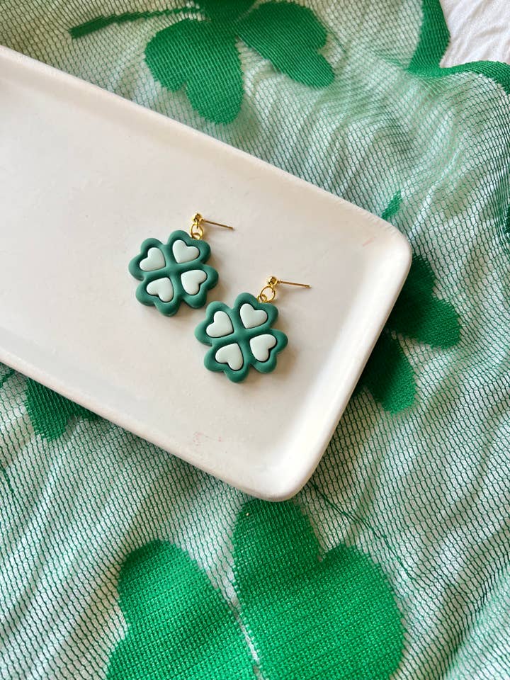 Twee-kleurige klaver oorbellen, klaver klei oorbellen voor wholesale door SeizeTheClayJewelry