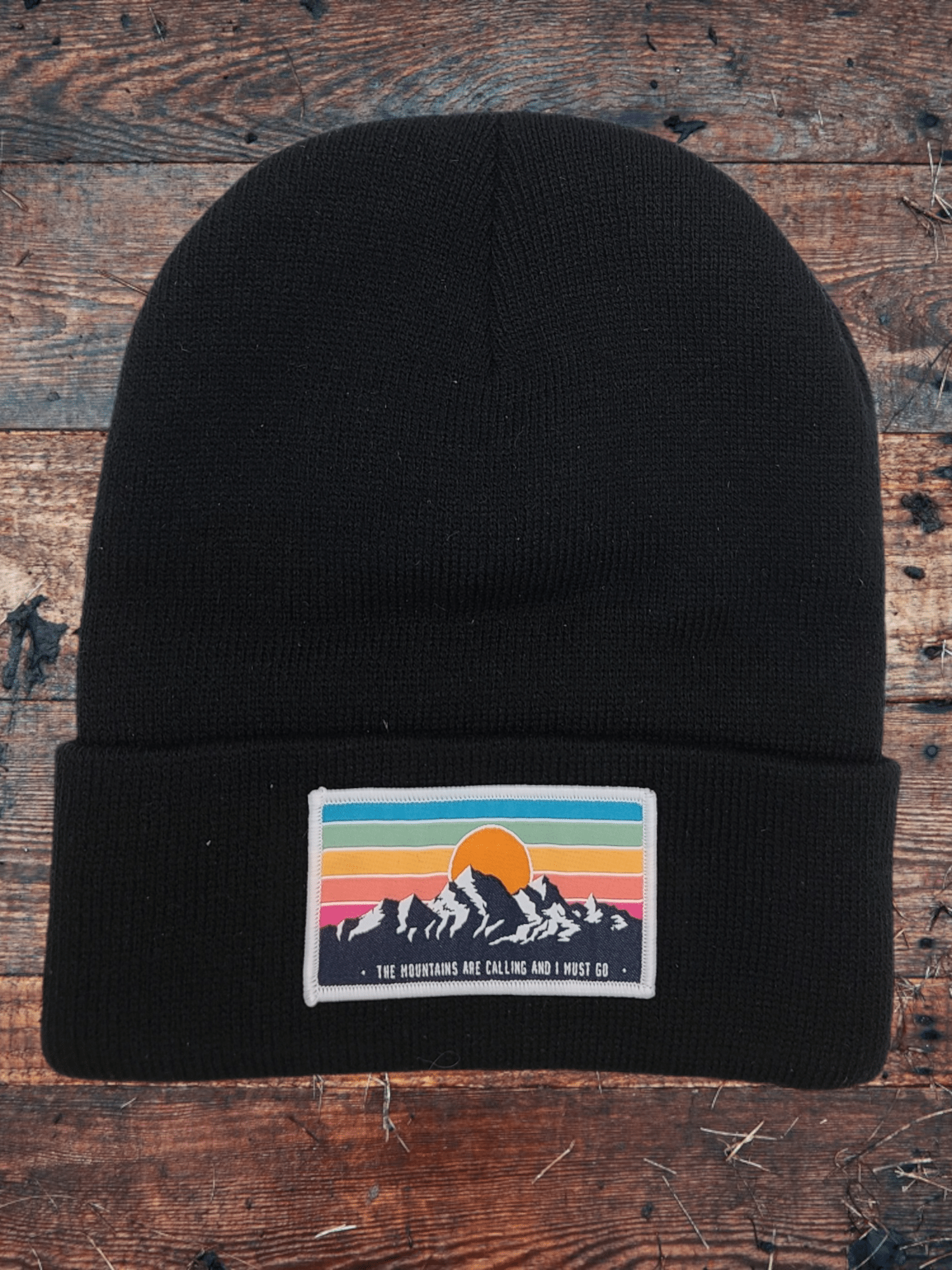 PNW Apparel - Vente Bonnet – unisexe - Bonnet Mountains Are Calling – Écusson Coucher de Soleil Rétro0