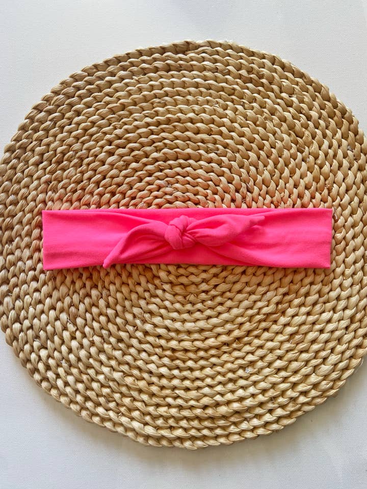 Bandeau à nœud ajustable rose fluo pour la vente par Twig + Roe