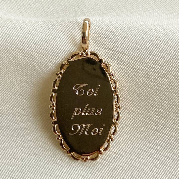 Vintage oval medallion for wholesale by Julide Bijoux