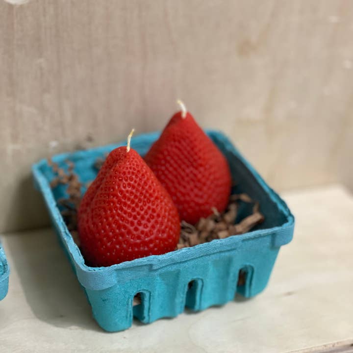 Jordgubbsbivaxljus - Set om 2 för wholesale av Good Deeds Market