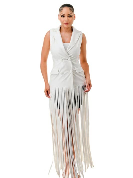 Gilet en PU à col sans manches, boutonné sur le devant et ourlet à franges pour la vente par Namatt Design